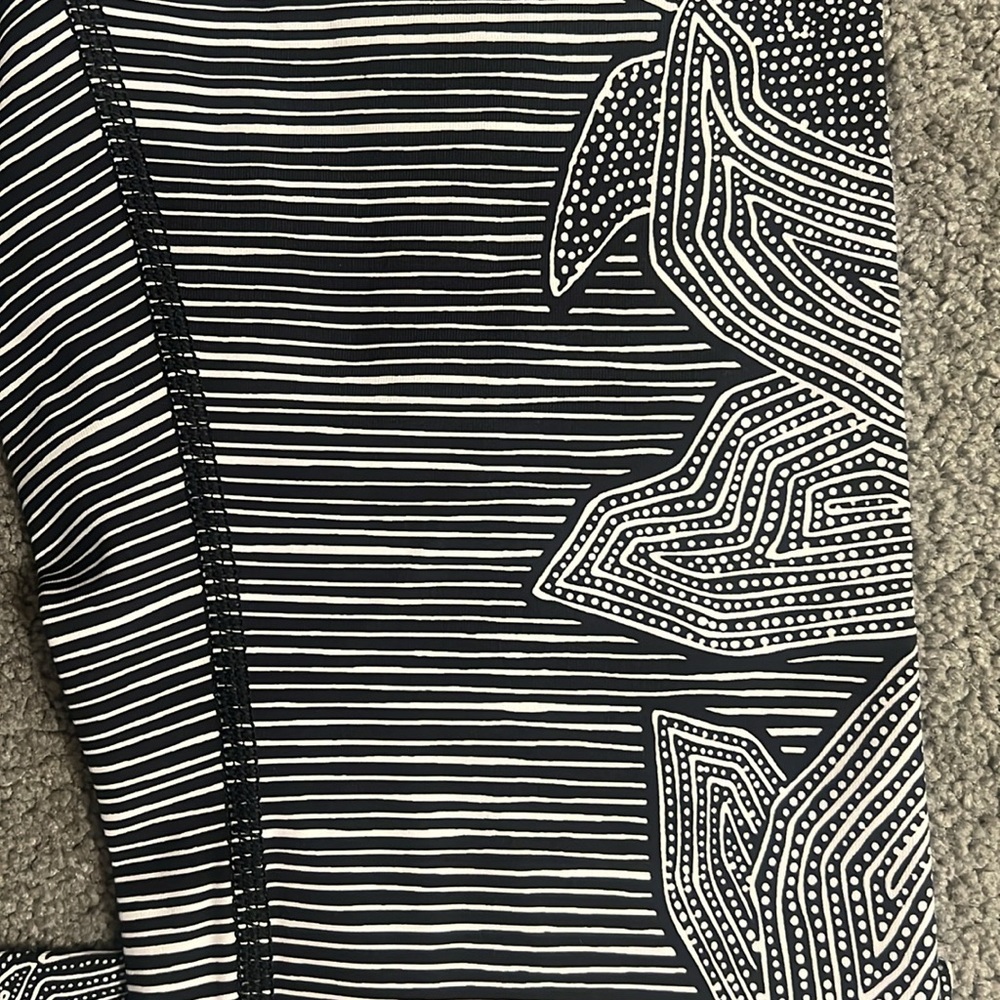 Lululemon Wunder Under Pant (Hi-Rise)
Dottie Tribe White Black - Picture 6 of 6